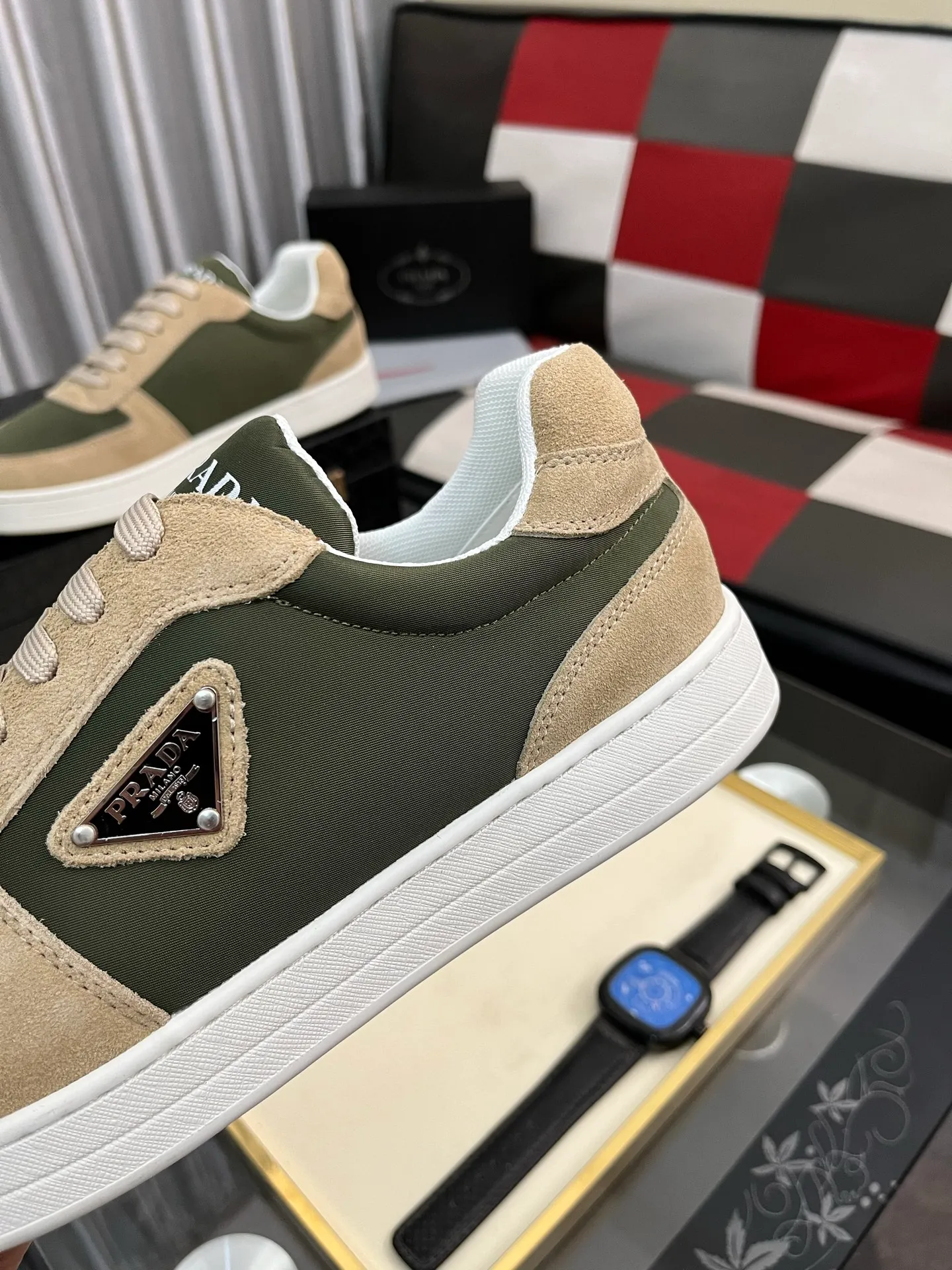 Men's shoes 💰440⌚️⌚️【PRADA】Prada ~ unique and casual style. New models from Prada official website are coming [Celebrate][Celebrate]🏃High-end brand casual shoes ➕Full set of packaging😍😍 Men's 2023 counters are on sale simultaneously, Italian imported brands select first-layer Italian cowhide. 🐑Sheepskin lining (refuses to discolor and rub feet) Sole: Original sole specially provided by the original factory 🎬Better in kind Size number: 38-444️⃣Colors available